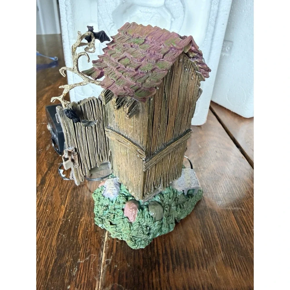 Dept 56 Haunted Outhouse Snow Village Halloween Lighted Figure‎ Skelton w/Box